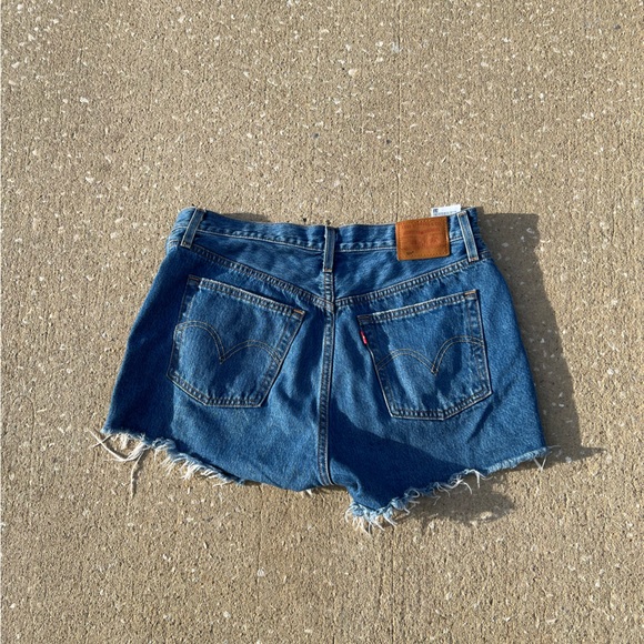 levi’s shorts - Picture 2 of 3